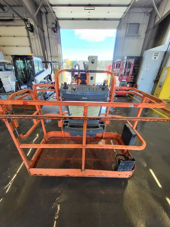 2014 JLG E450AJ Articulating Boom Lift