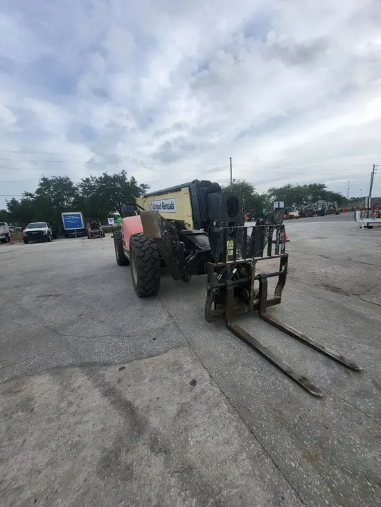 2016 JLG 1055 Forklift