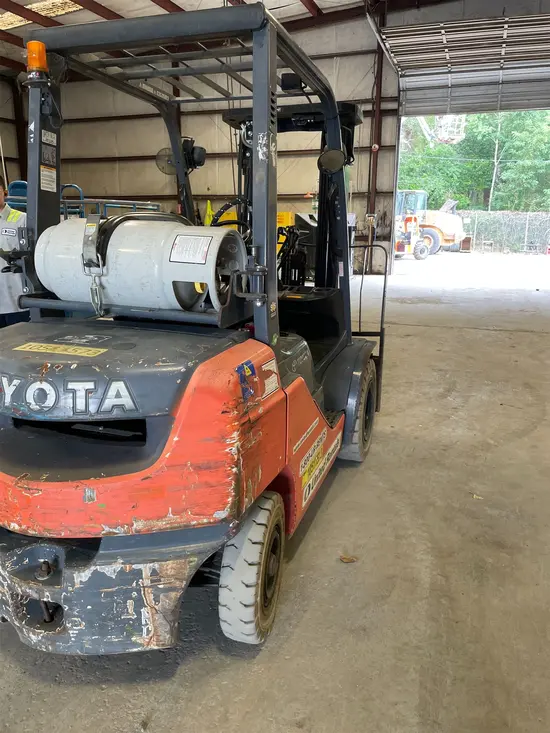 2016 Toyota 8FGU25 Warehouse Forklift