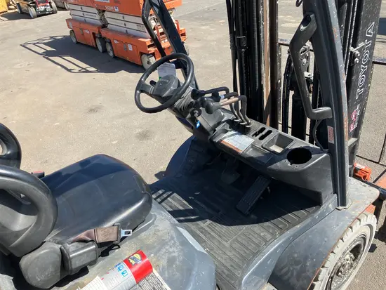 2015 Toyota 8FGU25 Warehouse Forklift