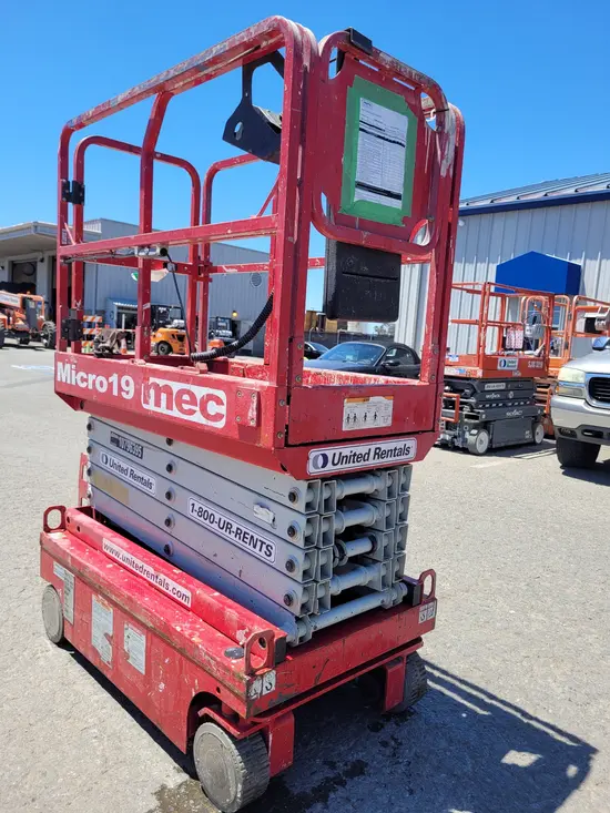 2018 MEC MICRO 19 Scissor Lift