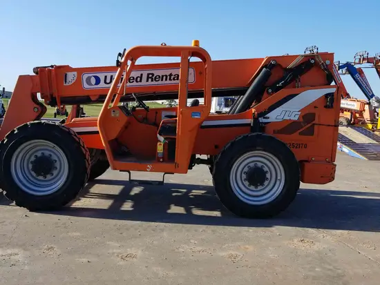 2014 SKYTRAK 8042 Forklift