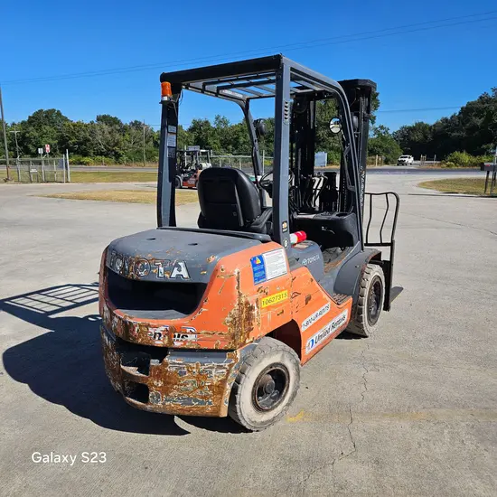 2017 Toyota 8FDU30 Warehouse Forklift