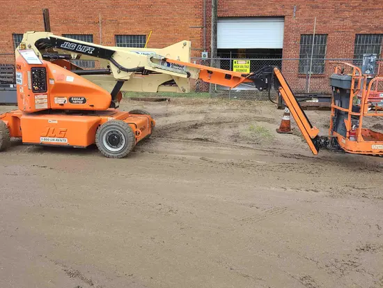 2013 JLG E400AJPN Articulating Boom Lift