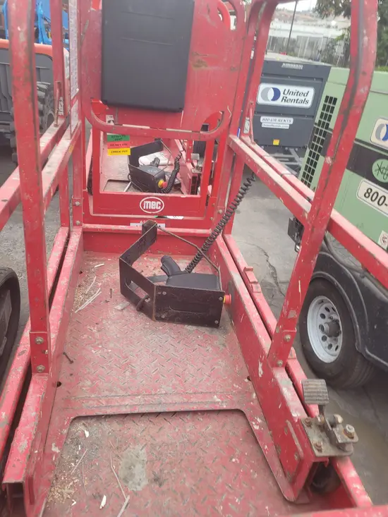 2018 MEC MICRO 19 Scissor Lift