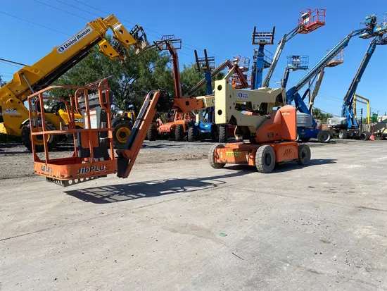 2013 JLG E400AJPN Articulating Boom Lift