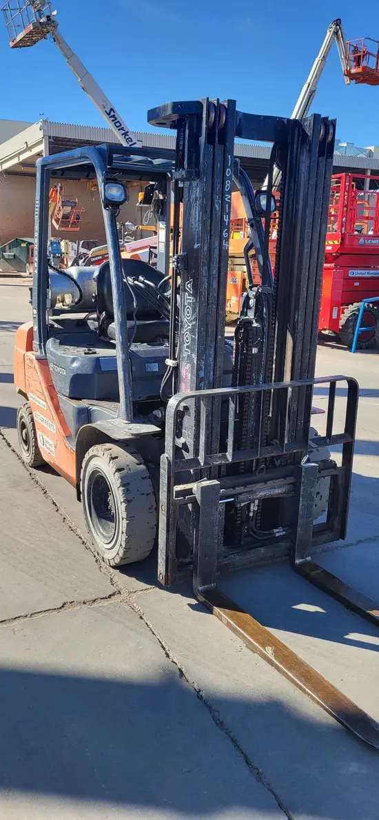 2018 Toyota 8FGU25 Warehouse Forklift