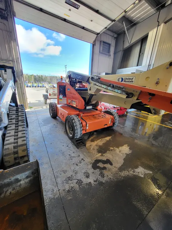 2014 JLG E450AJ Articulating Boom Lift