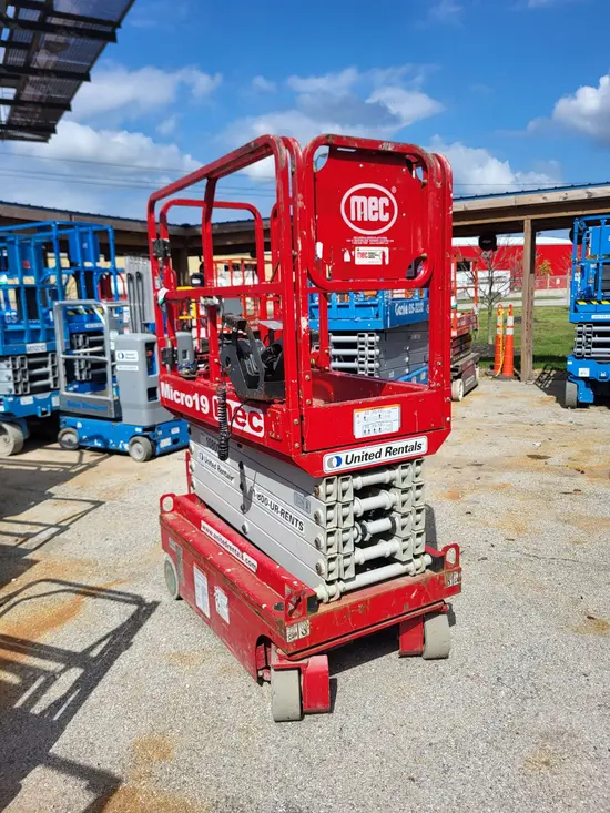 2018 MEC MICRO 19 Scissor Lift