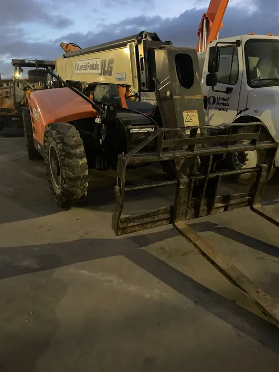 2017 JLG 943 Forklift