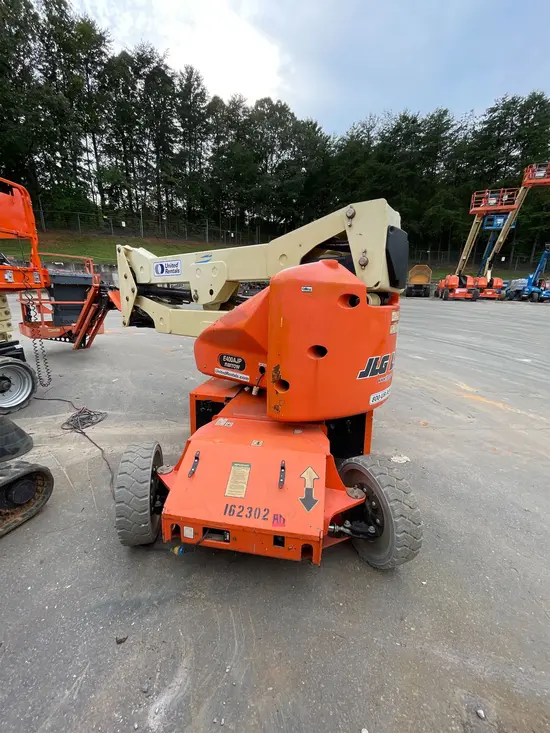 2016 JLG E400AJPN Articulating Boom Lift