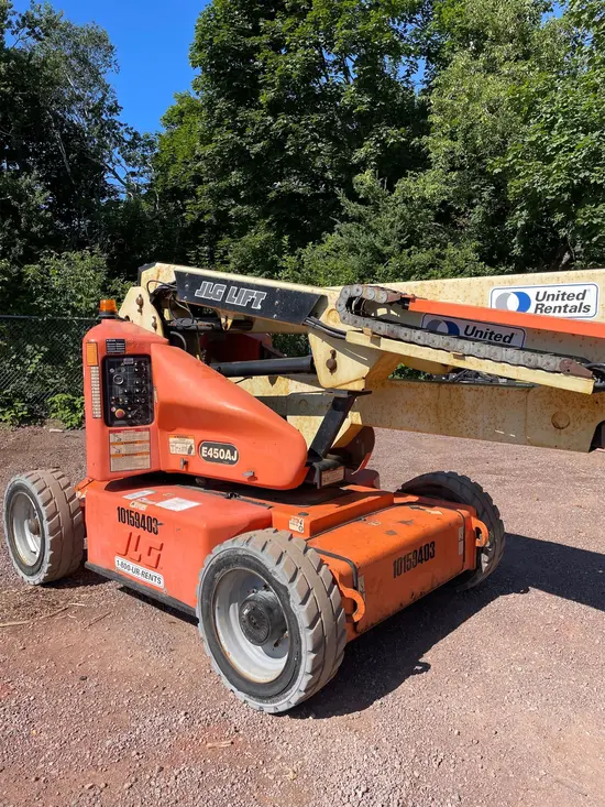2013 JLG E450AJ Articulating Boom Lift