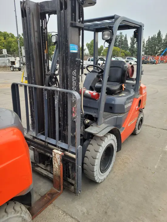 2017 Toyota 8FGU25 Warehouse Forklift