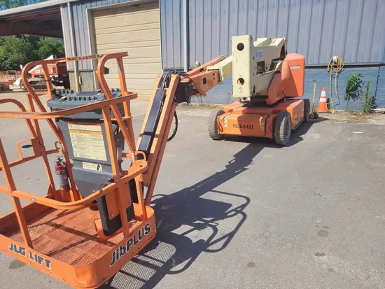 2014 JLG E400AJPN Articulating Boom Lift