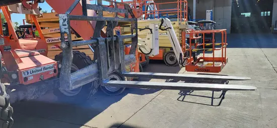 2015 SKYTRAK 8042 Forklift