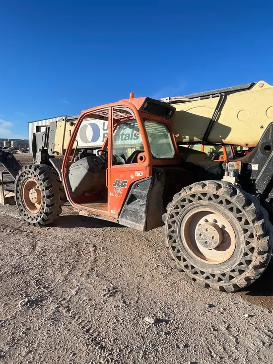2017 JLG 1055 Forklift