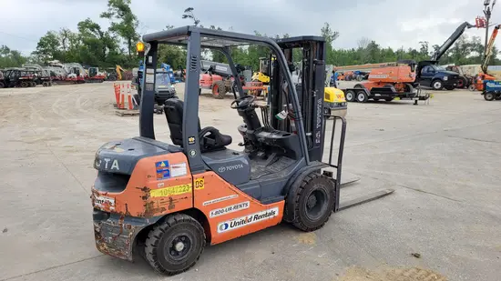 2017 Toyota 8FDU25 Warehouse Forklift