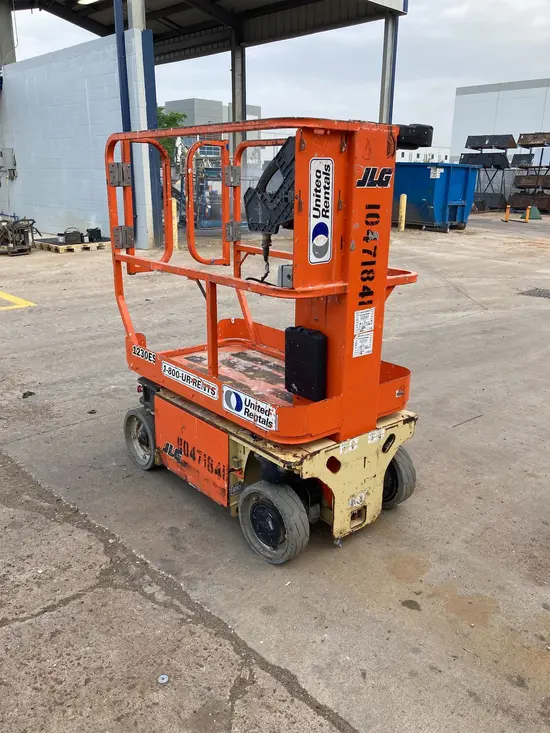 2016 JLG 1230ES Self-Propelled One-Person Lift
