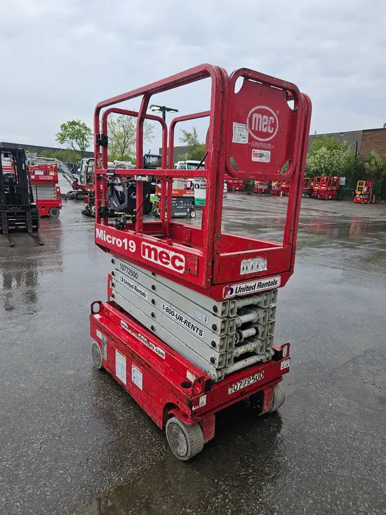 2018 MEC MICRO 19 Scissor Lift
