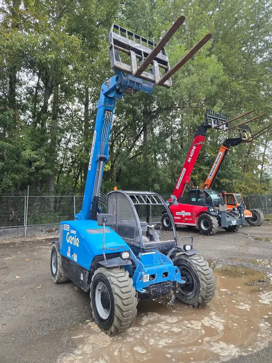2017 Genie GTH-5519 Forklift