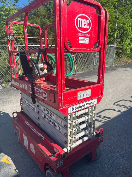 2018 MEC MICRO 19 Scissor Lift