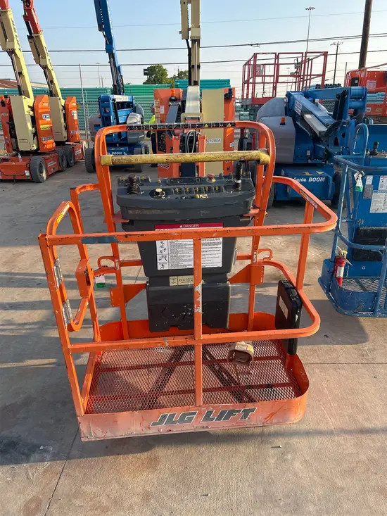 2016 JLG E300AJP Articulating Boom Lift