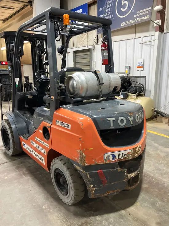 2018 Toyota 8FGU30 Warehouse Forklift