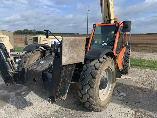 2016 JLG 1055 Forklift