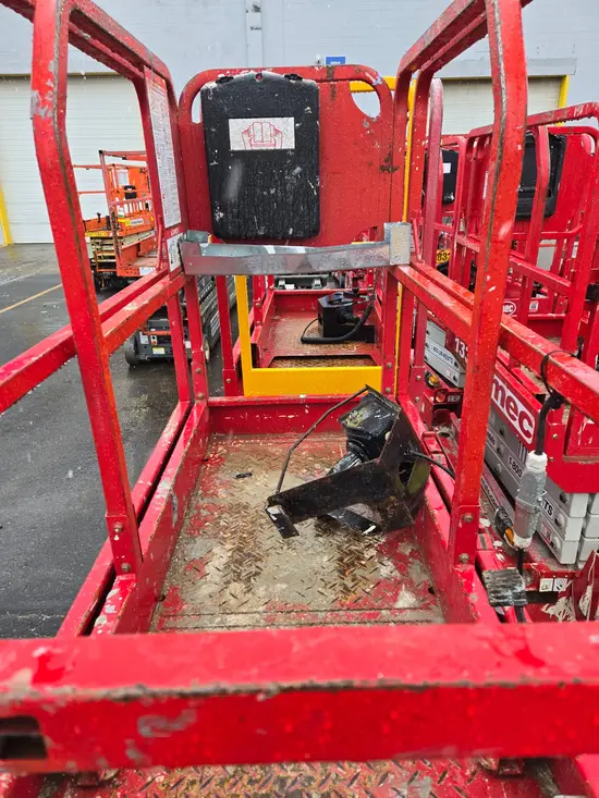 2018 MEC MICRO 19 Scissor Lift