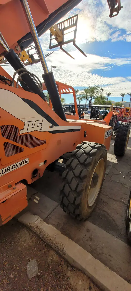 2015 SKYTRAK 8042 Forklift