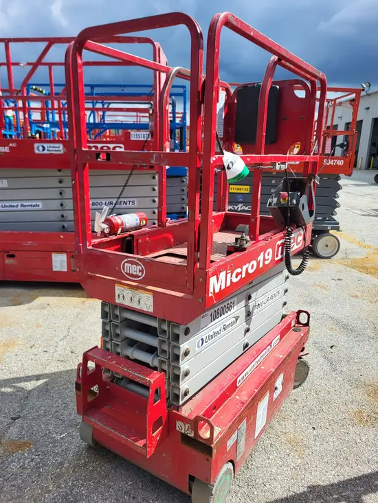2018 MEC MICRO 19 Scissor Lift
