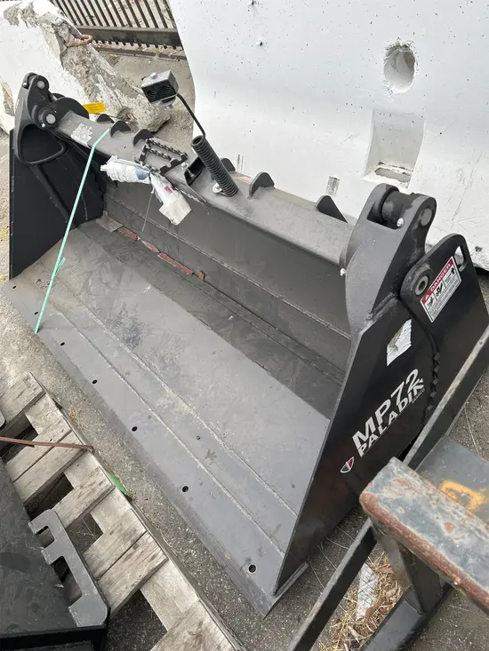 2000 GEARMORE 108020 Bucket Attachment