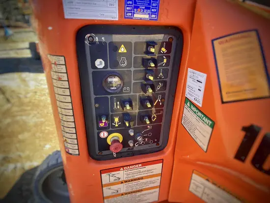 2013 JLG E400AJPN Articulating Boom Lift