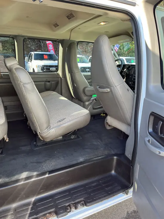 2017 CHEVROLET 3500EXTLTGRWD Vehicle