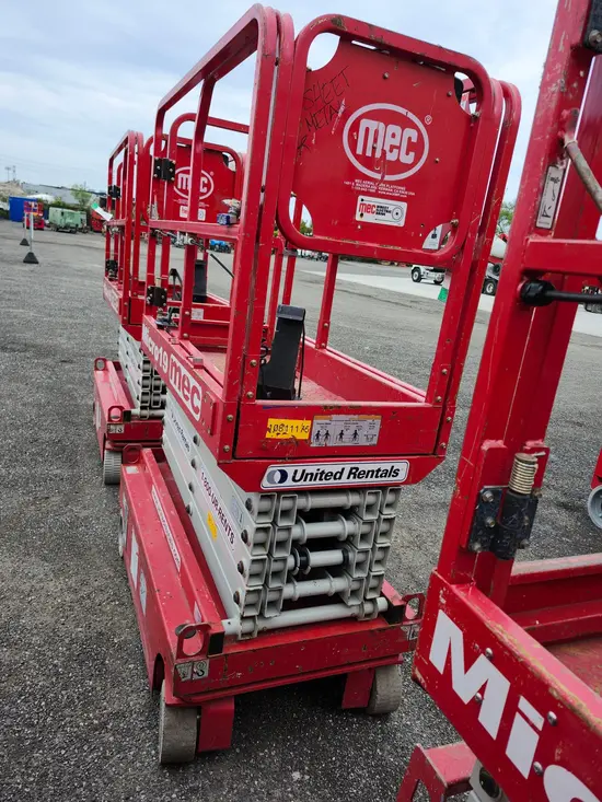 2018 MEC MICRO 19 Scissor Lift