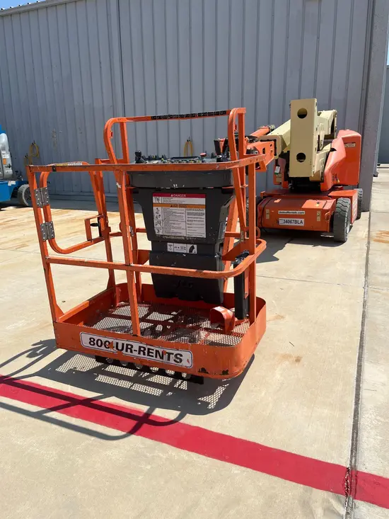 2016 JLG E400AJPN Articulating Boom Lift