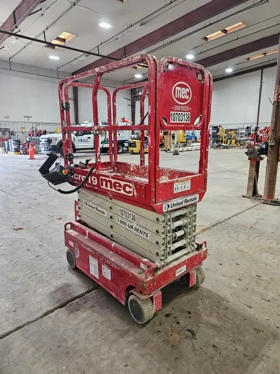 2017 MEC MICRO 19 Scissor Lift