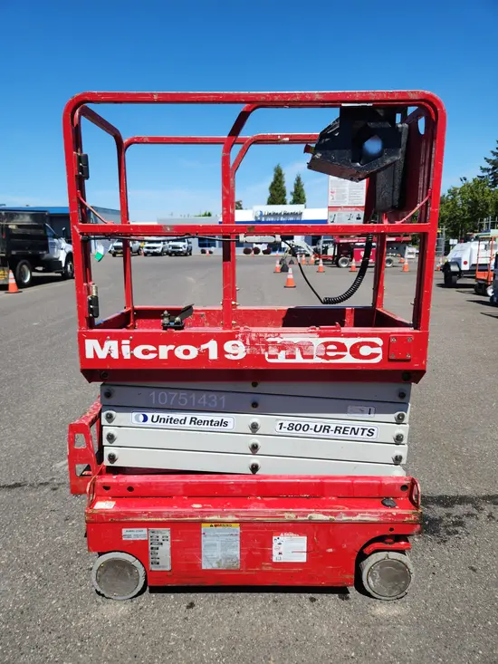 2018 MEC MICRO 19 Scissor Lift