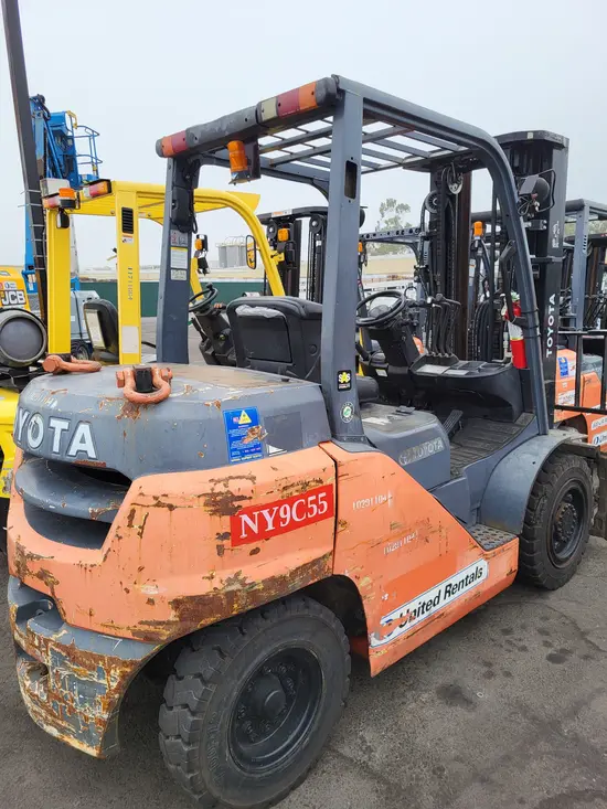 2014 Toyota 8FD35U Warehouse Forklift