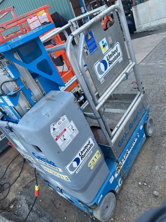 2018 Genie GR-12 Self-Propelled One-Person Lift