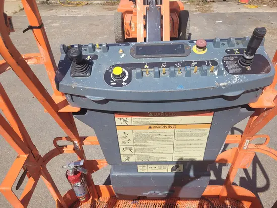 2014 JLG E400AJPN Articulating Boom Lift
