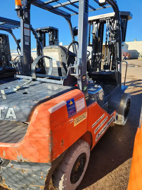 2018 Toyota 8FGU30 Warehouse Forklift