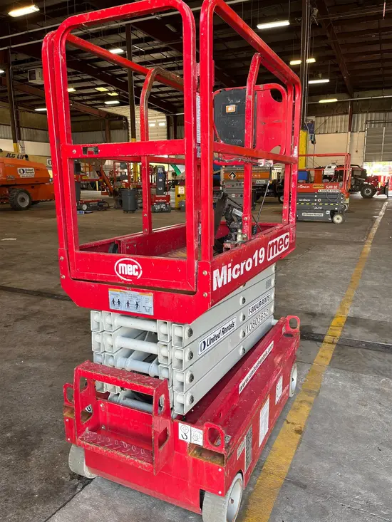 2018 MEC MICRO 19 Scissor Lift