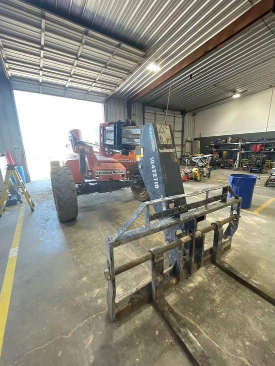 2016 SKYTRAK 8042 Forklift