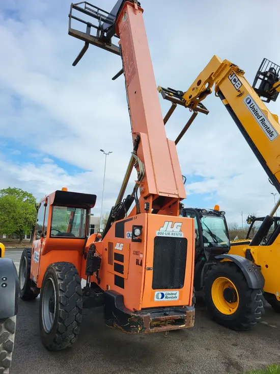 2016 SKYTRAK 8042 Forklift