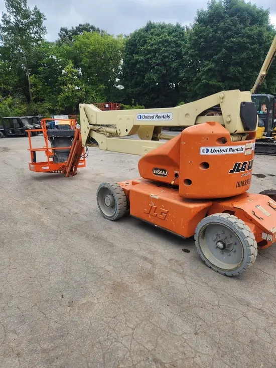2013 JLG E450AJ Articulating Boom Lift