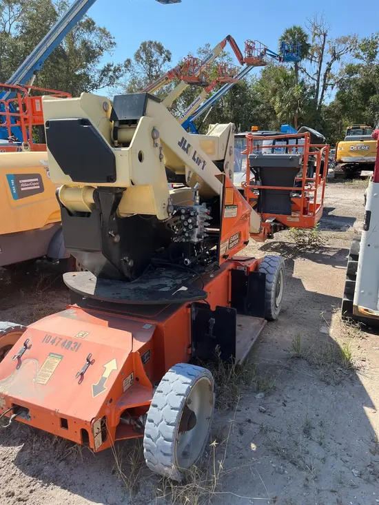 2016 JLG E400AN Articulating Boom Lift