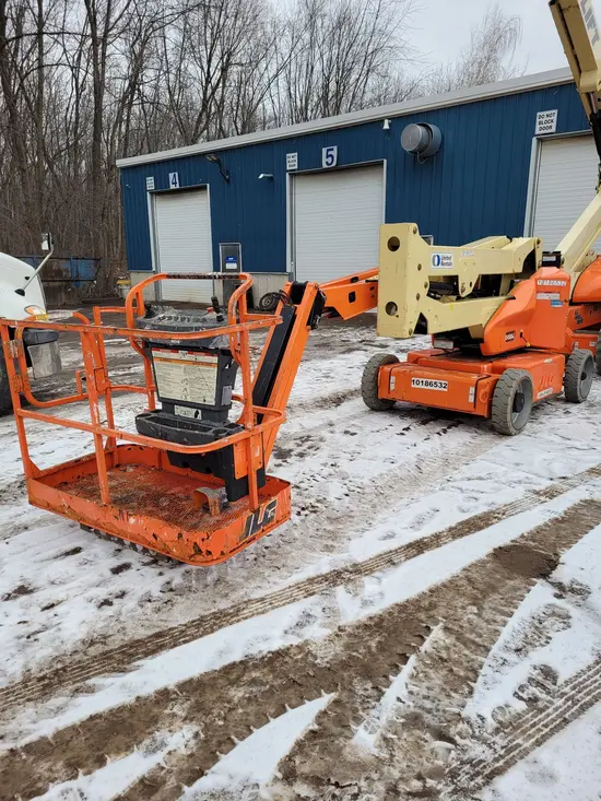 2013 JLG E450AJ Articulating Boom Lift