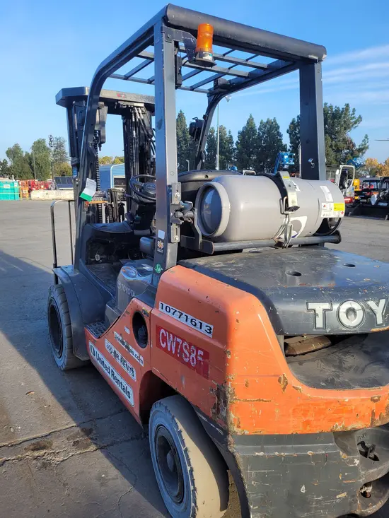 2018 Toyota 8FGU30 Warehouse Forklift
