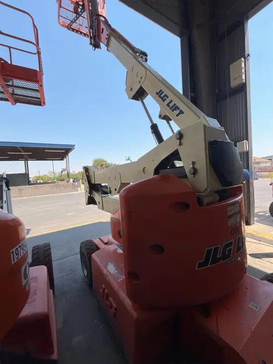 2013 JLG E400AJPN Articulating Boom Lift